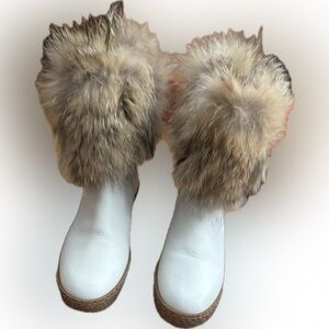 Super cute and cozy white leather fur booties. Size 6